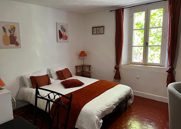 Au Coeur Du Village Provencal