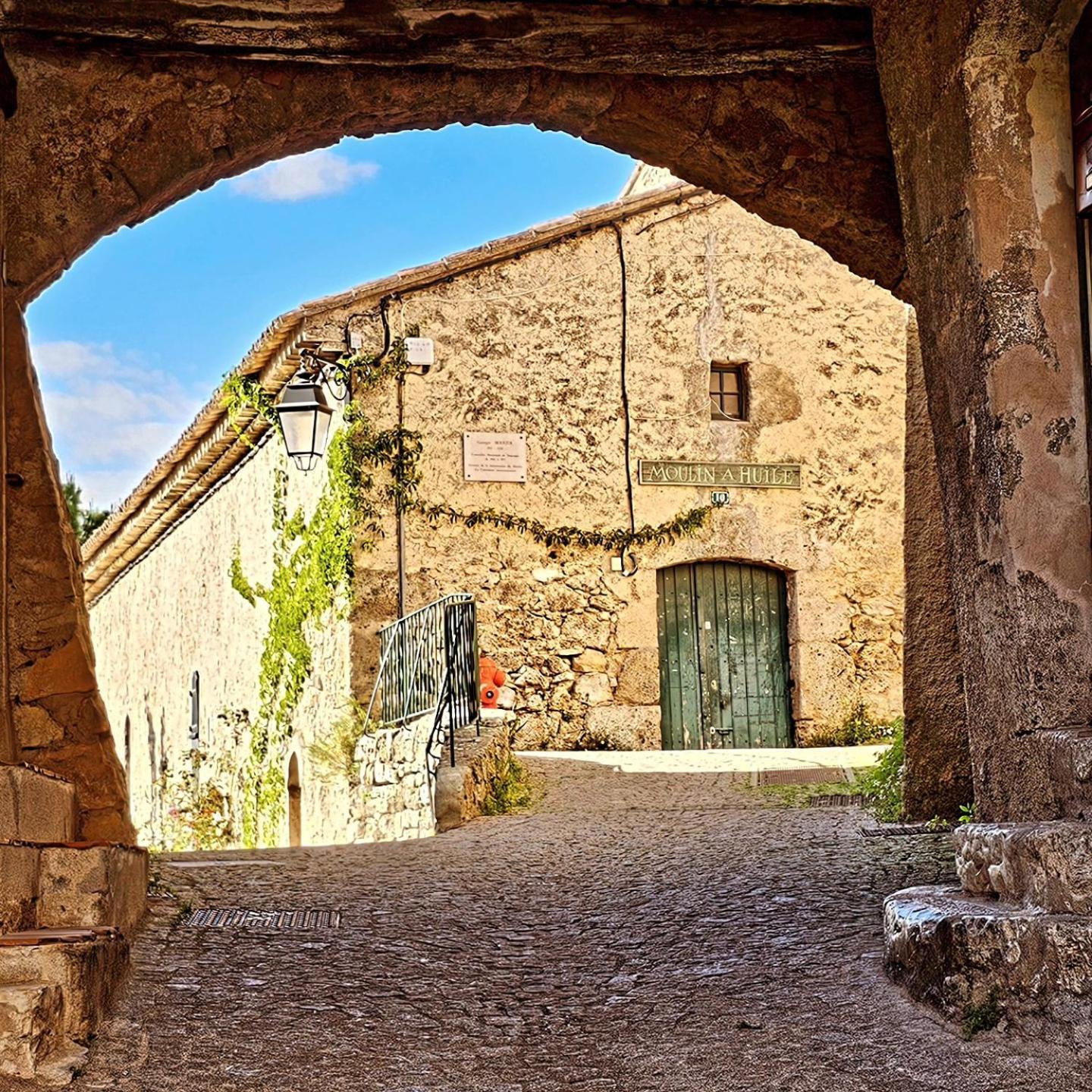 Au Coeur Du Village Provencal